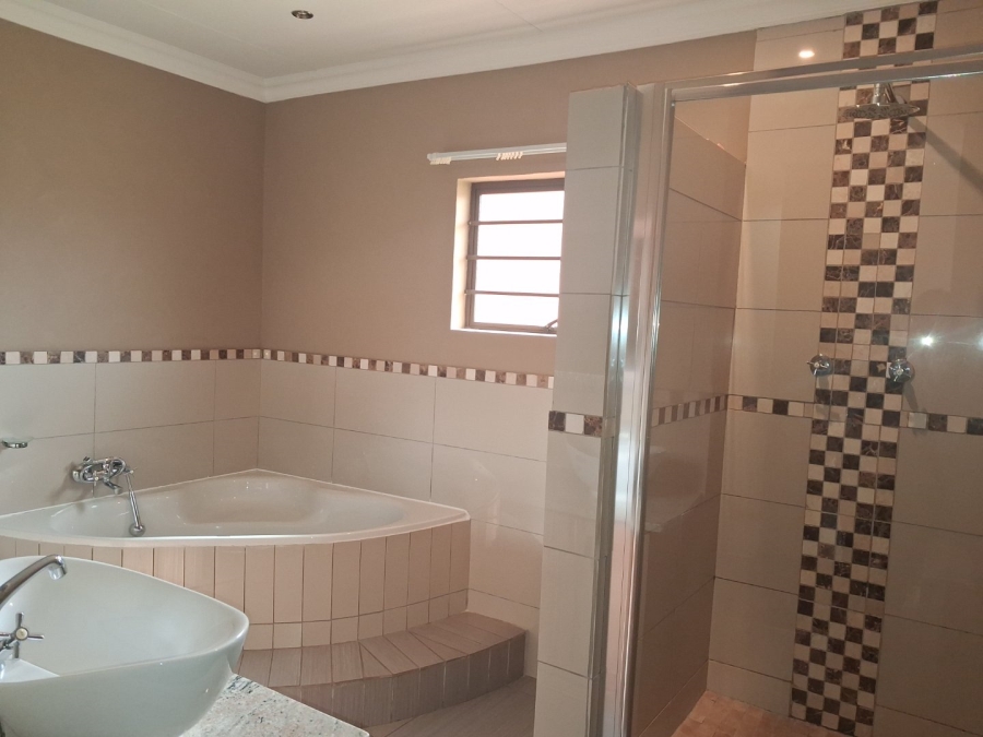 To Let 3 Bedroom Property for Rent in Hillside Free State